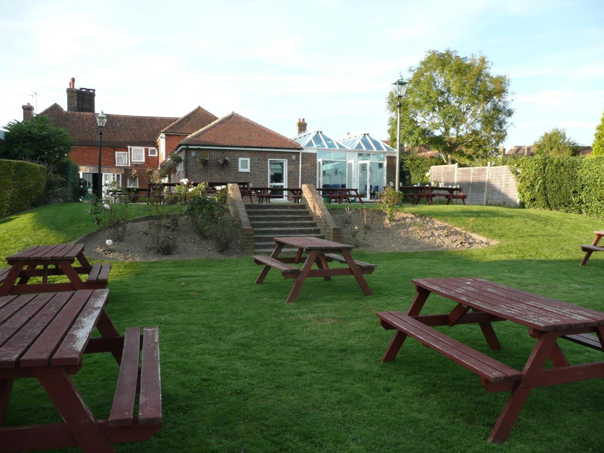 The Bear Inn And Burwash Motel Exterior photo